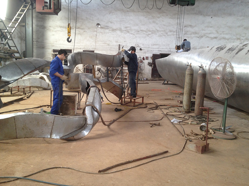 雕塑作品《啟》江蘇師范大學(xué)加工現(xiàn)場